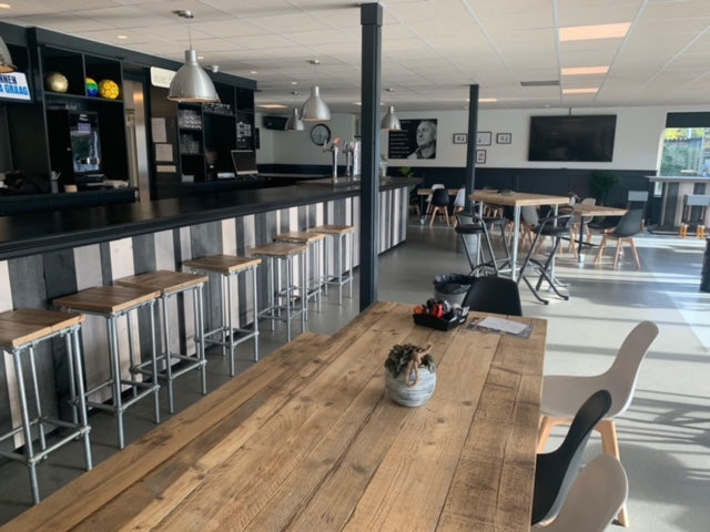 Voetbalkantine inrichting door DESIGN85