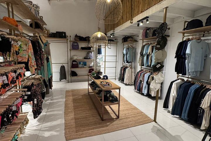 Maatwerk kledingrekken voor kledingwinkel in bonaire