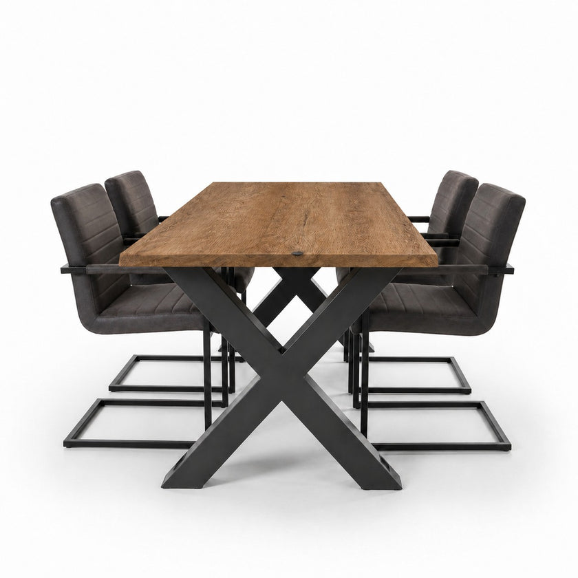 Industriële eiken eettafel Storm met sand eiken tafelblad en industriële kruispoot van staal