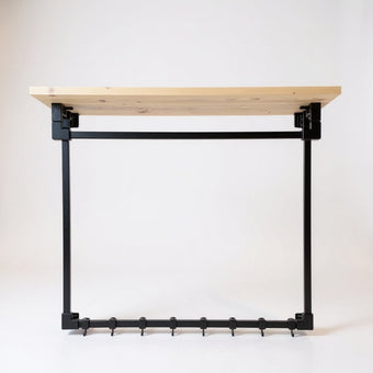 Industriële kapstok van steigerbuis met vurenhouten plank in onbehandelde afwerking