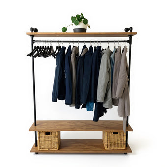 Industriële kapstok van steigerbuis met vurenhouten plank in zwarte afwerking