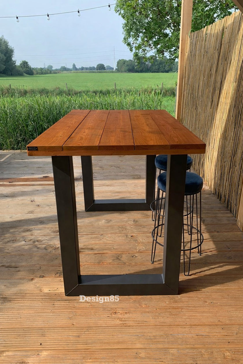 Handgemaakte bartafel tuin met stalen poten en douglas houten blad