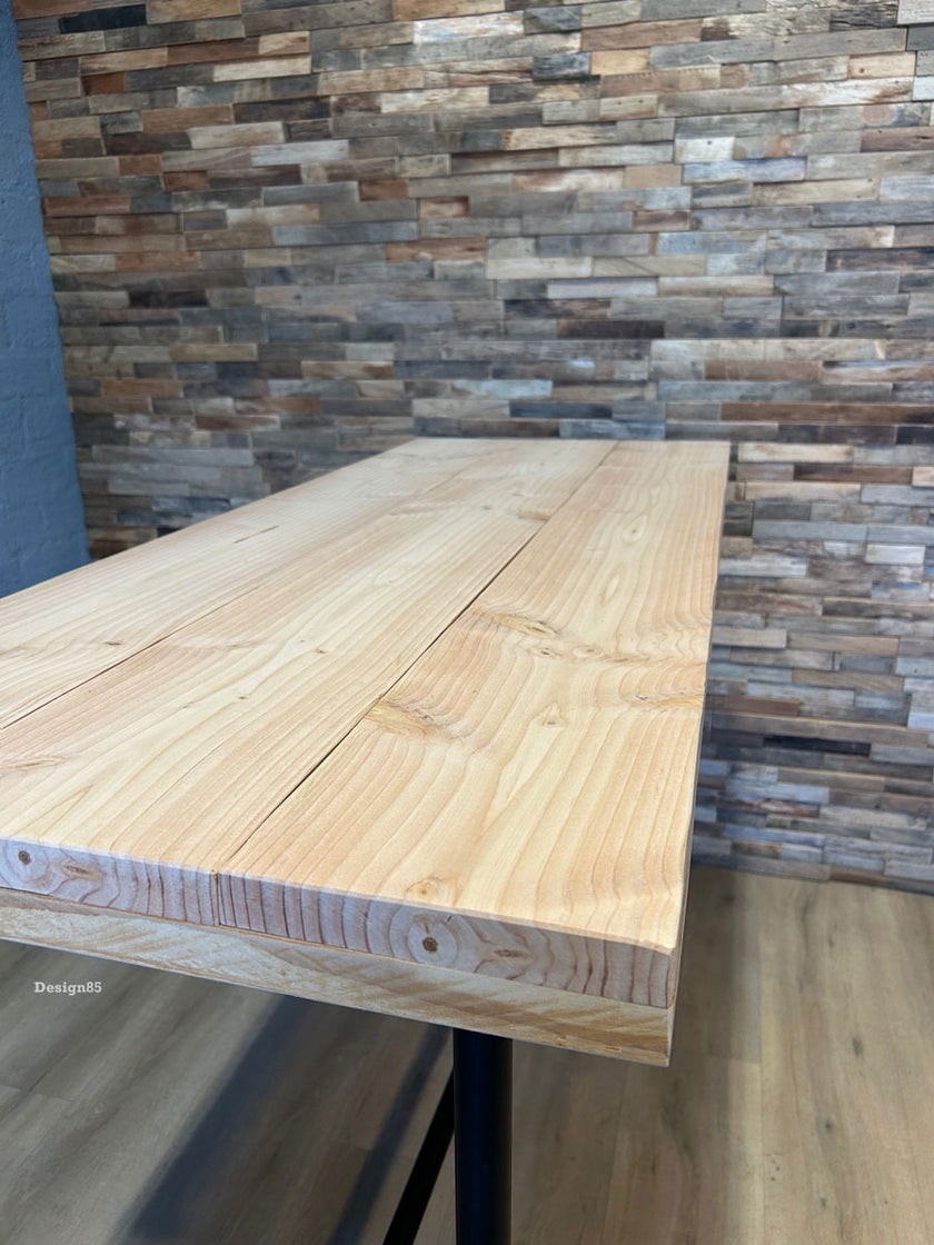 Design85 bartafel Lavendel van hout en zwarte buizen met robuuste industriële uitstraling