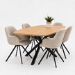 eettafel deens ovaal axis met een blad in de kleur van transparant en een zwart gepoedercoat onderstel.