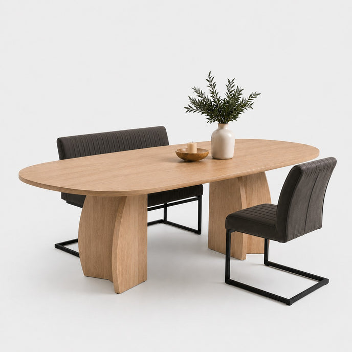 Deens ovale eettafel met dubbele designpoot in transparant afgewerkt eikenhout, moderne houten eettafel met zichtbare houtnerf.