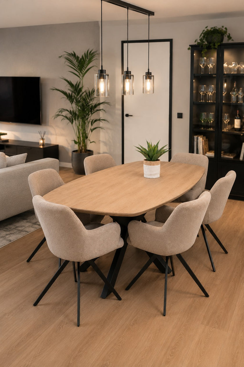 eettafel deens ovaal linea in een woonkamer met 6 stoelen.
