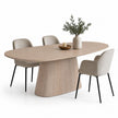 eettafel deens ovaal pivot behandeld met white waarbij je drie stoelen ziet staan.