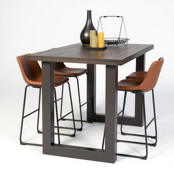 Hoge bartafel New York met zwart houten blad en zwart stalen onderstel. Met op de tafel een vaas en kaarsen.