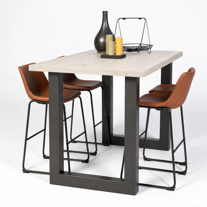 Hoge bartafel New York met wit houten blad en zwart stalen onderstel. Met een tijdschriften rekje op tafel en kaarsen.