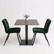 Horeca tafel bistro vierkant bruin eiken blad met zwart metalen onderstel en groene stoelen