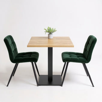 Horeca tafel bistro vierkant robuust eiken blad met zwart metalen onderstel en groene stoelen