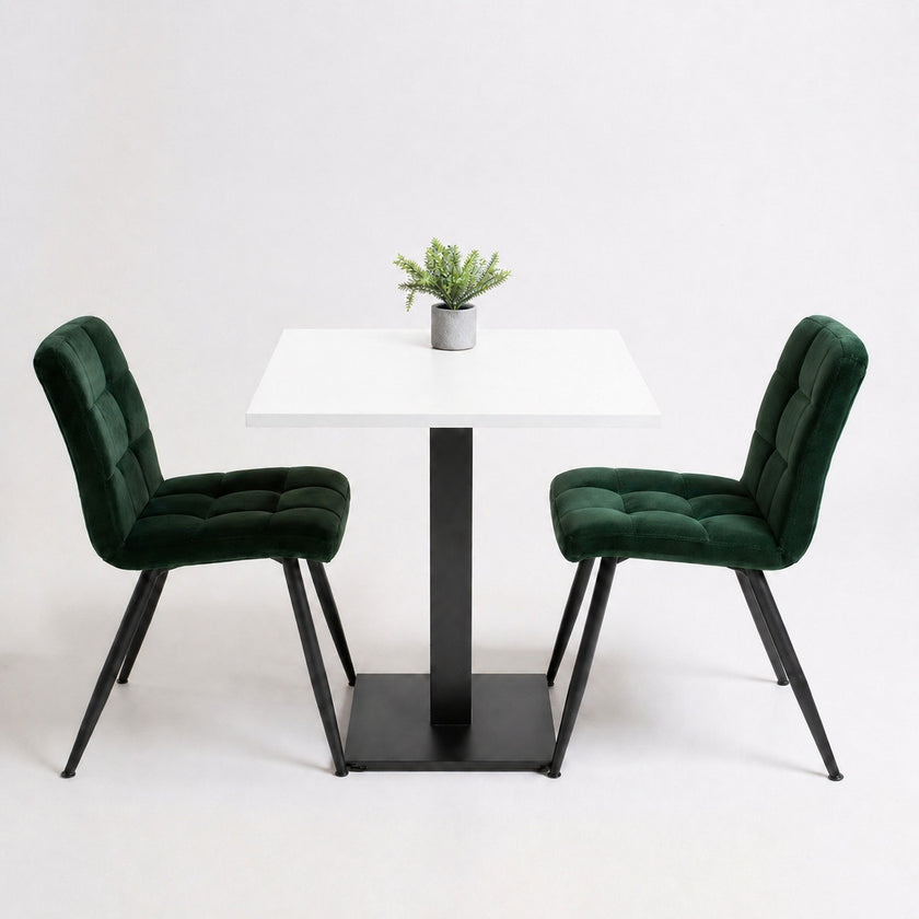 Horeca tafel bistro vierkant wit blad met zwart metalen onderstel en groene stoelen