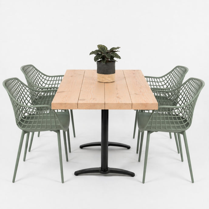 Rechthoekige horeca tafel met stalen onderstel en houten blad in lichte houtkleur, op witte achtergrond