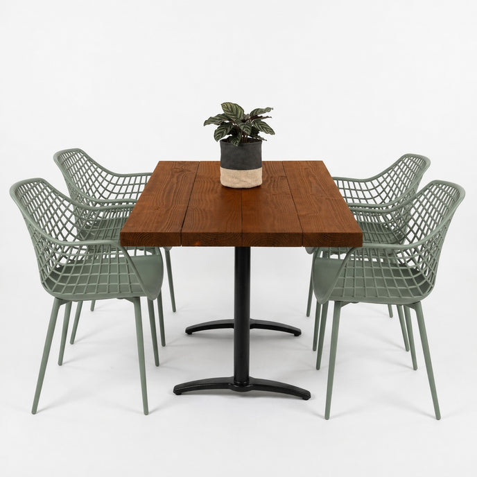 Rechthoekige horeca tafel met zwart frame en warm bruine houten tafelblad, productfoto op witte achtergrond