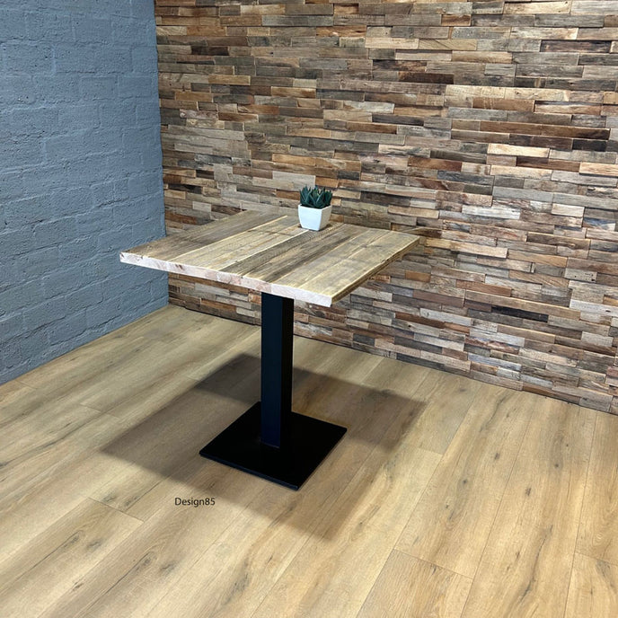 Horeca tafel met een blad van oud steigerhout