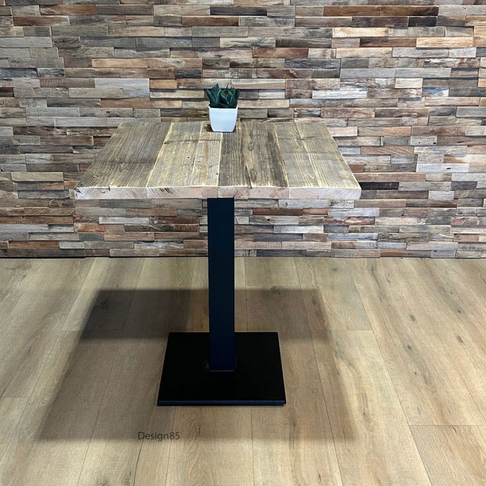 Horeca tafel met een blad van oud steigerhout