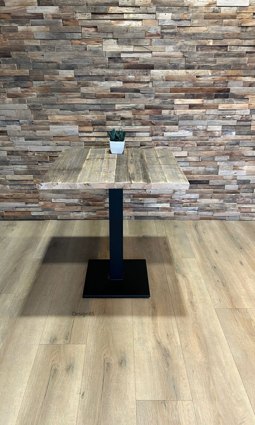 Horeca tafel met een blad van oud steigerhout