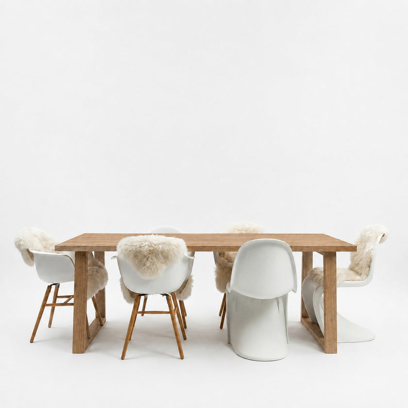 industriele eiken eettafel heide met witte achtergrond en een mooi eiken blad behandeld met de kleur naturel