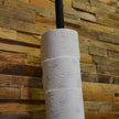 industriele wc rolhouder hangend aan de muur en met hier op de foto met 3 rollen wc papier.