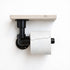 Industriële WC rolhouder Deluxe met wit gebeitst houten plankje en zwarte stalen buizen voor een stoere badkamer – Design85.