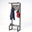 Staande moderne kapstok taupe gewaxed met zitbank, hoedenplank en zwarte metalen frame