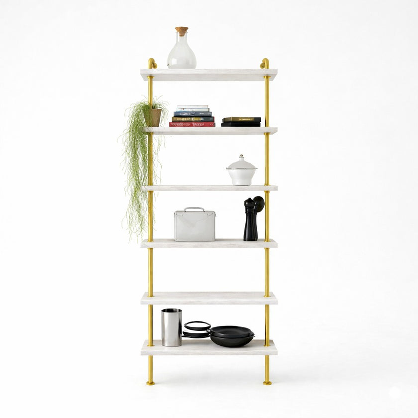 Industrieel kledingrek met stalen buizen en vurenhouten legplanken op witte achtergrond