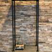 Kledingrek Garderobe op wielen met ruimte voor hangende kleding en schoenen onderin.