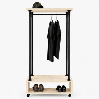 Kledingrek wielen Garderobe met onbehandeld hout, zwarte steigerbuizen, kledingstang en schoenenrek op wielen.