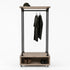 Kledingrek wielen Garderobe met taupe hout, zwarte steigerbuizen, kledingstang en schoenenrek op wielen.
