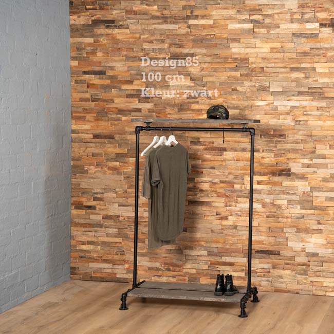 Stevig industrieel kledingrek zwart van 100 cm met houten planken en hangende kleding