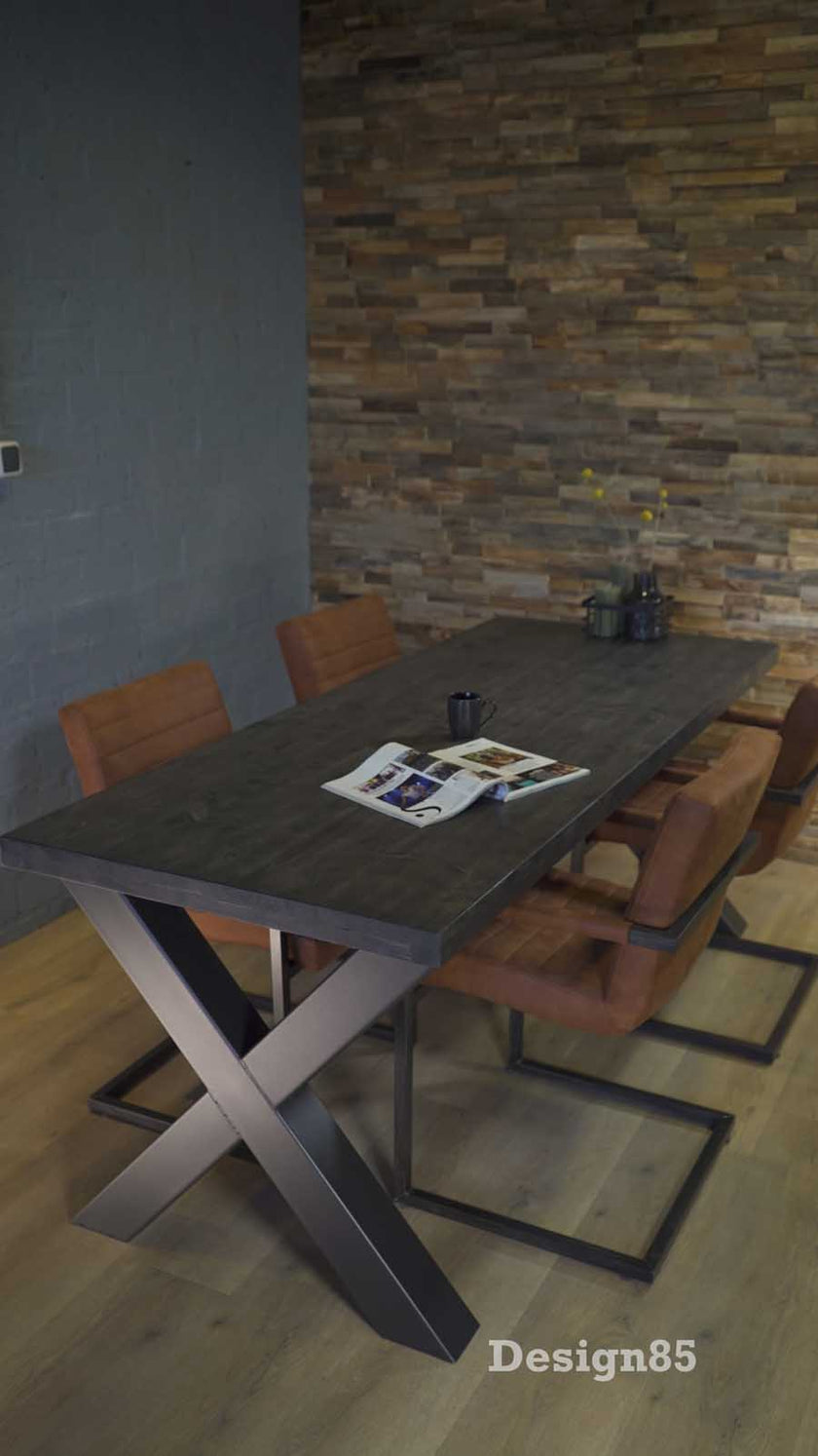 Kruispoot Tafel Water Met Stalen Tafelpoten