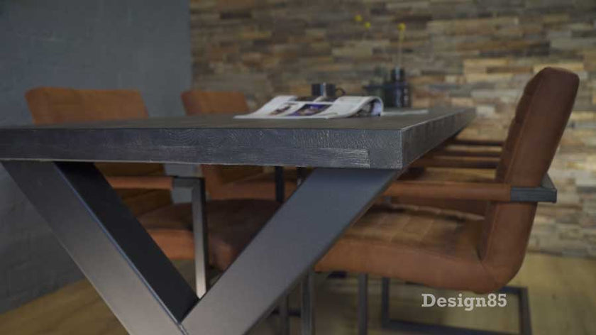 Kruispoot Tafel Water Met Stalen Tafelpoten