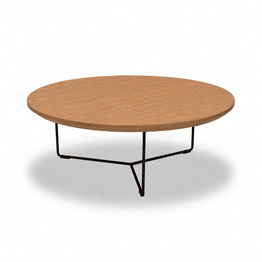 Ronde salontafel eiken met zandkleurig eiken tafelblad en zwart metalen onderstel