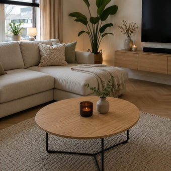 ronde salontafel eiken in een moderne woonkamer op een kleed