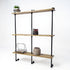 steigerbuis kast wand met houten legplanken en zwart metalen frame voor woonkamer of kantoor