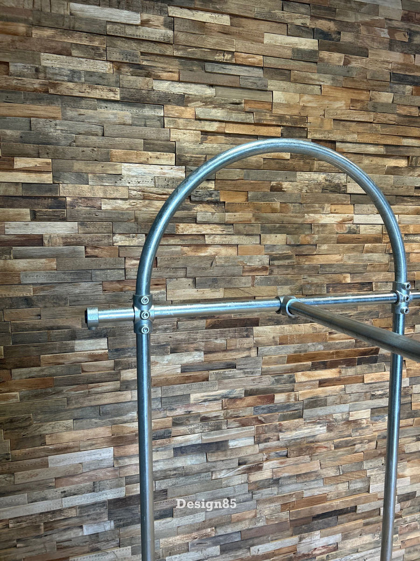 Steigerbuis Kledingrek Boog