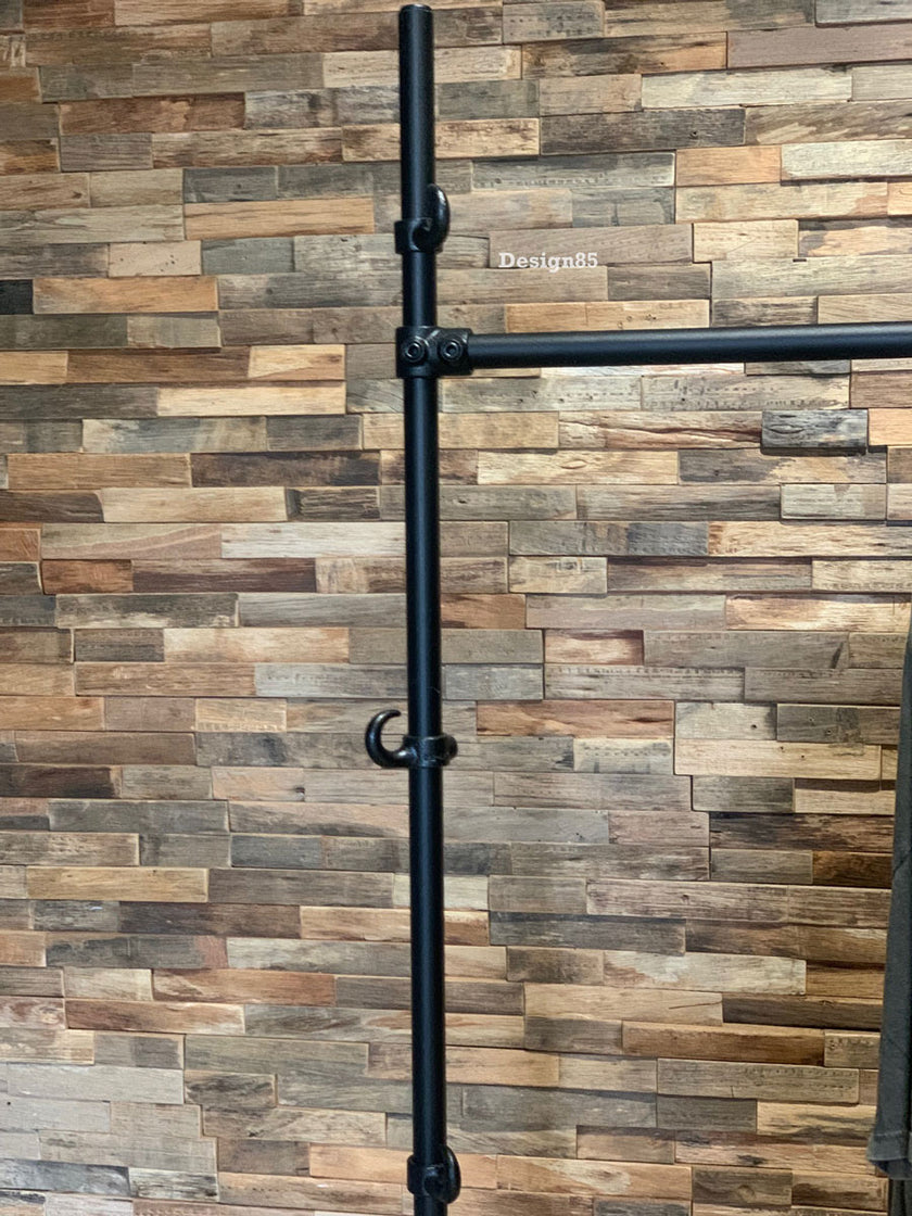 Steigerbuis Kledingrek Dressboy