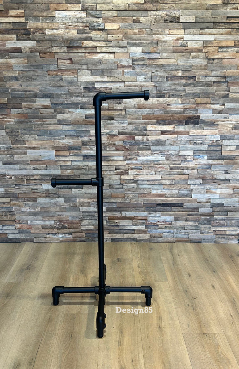 Steigerbuis Kledingrek En Tassenrek