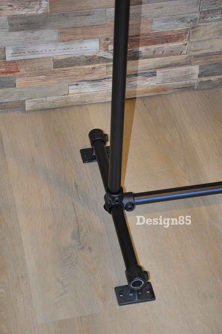 Steigerbuis Kledingrek Hot