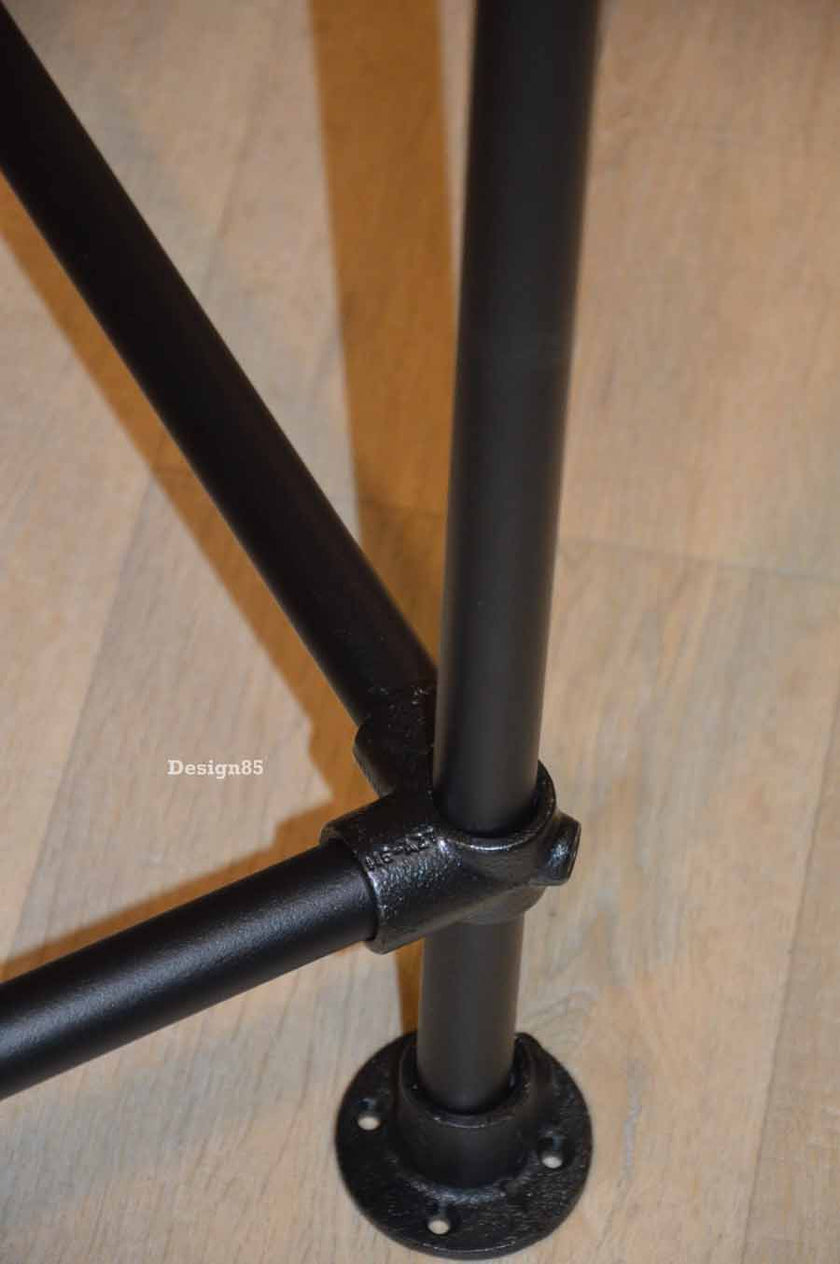 Steigerbuis Kledingrek Pikant