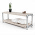 Steigerbuis TV meubel naturel met twee wit gebeitste houten planken en een stevig onderstel van zilverkleurige steigerbuizen.