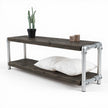Industrieel TV meubel naturel met twee zwart gebeitste houten schappen en een robuust zilverkleurig steigerbuizen frame.