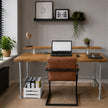 vintage bureau knap met verzinkte buizen en een vurenhoutenblad in de kleur bruin