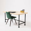 Vintage bureau metaal met onbehandeld vurenhouten blad en zwart metalen frame, natuurlijk industrieel bureau